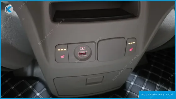 KIA CARNIVAL 9-SEATER NOBLESSE