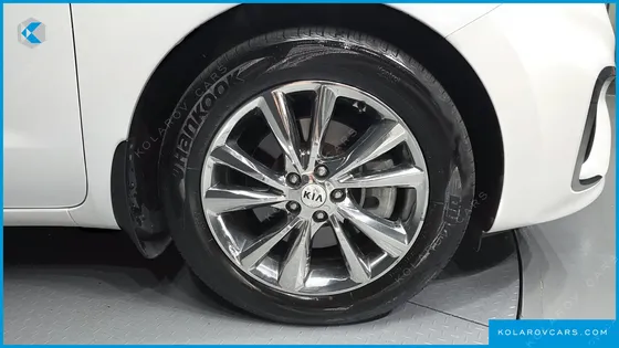 KIA CARNIVAL 9-SEATER NOBLESSE