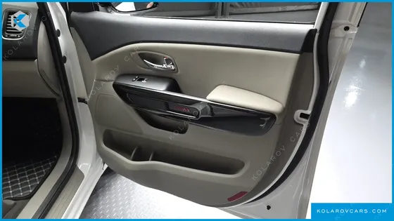 KIA CARNIVAL 9-SEATER NOBLESSE
