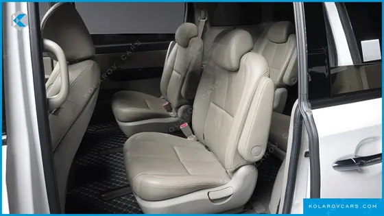 KIA CARNIVAL 9-SEATER NOBLESSE