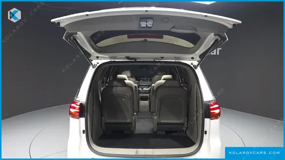 KIA CARNIVAL 9-SEATER NOBLESSE