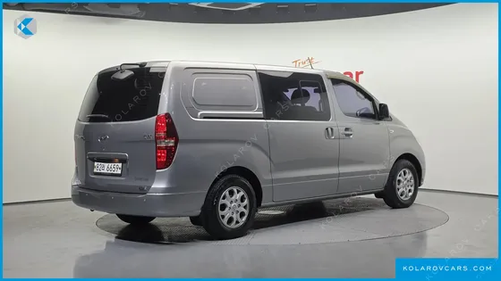 HYUNDAI STAREX 5-SEATER VAN
