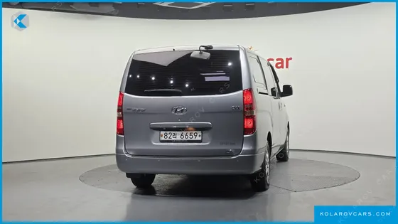HYUNDAI STAREX 5-SEATER VAN