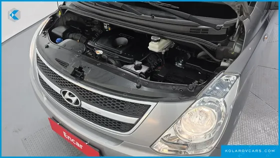 HYUNDAI STAREX 5-SEATER VAN