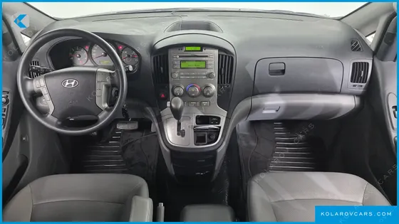HYUNDAI STAREX 5-SEATER VAN