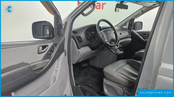 HYUNDAI STAREX 5-SEATER VAN