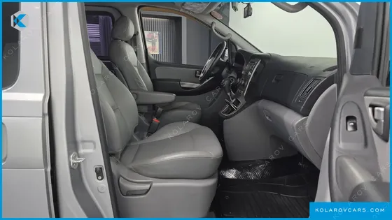 HYUNDAI STAREX 5-SEATER VAN