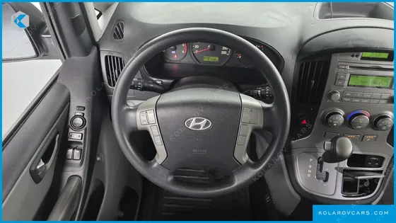HYUNDAI STAREX 5-SEATER VAN