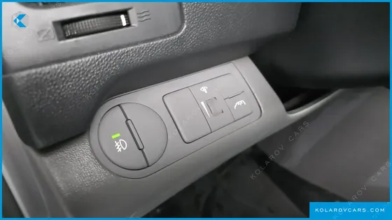 HYUNDAI STAREX 5-SEATER VAN