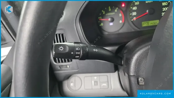 HYUNDAI STAREX 5-SEATER VAN