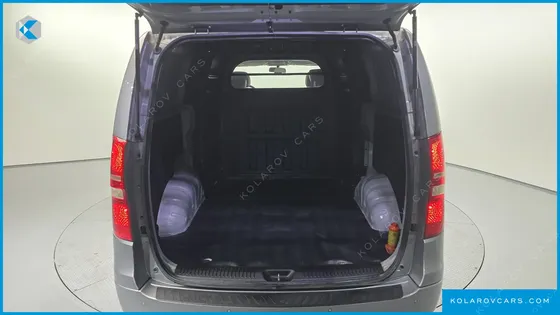 HYUNDAI STAREX 5-SEATER VAN