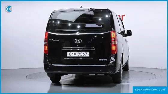 HYUNDAI STAREX 5-SEATER VAN