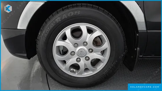 HYUNDAI STAREX 5-SEATER VAN