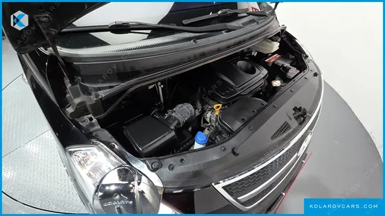 HYUNDAI STAREX 5-SEATER VAN