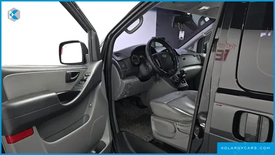 HYUNDAI STAREX 5-SEATER VAN