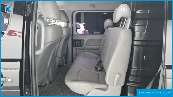 HYUNDAI STAREX 5-SEATER VAN