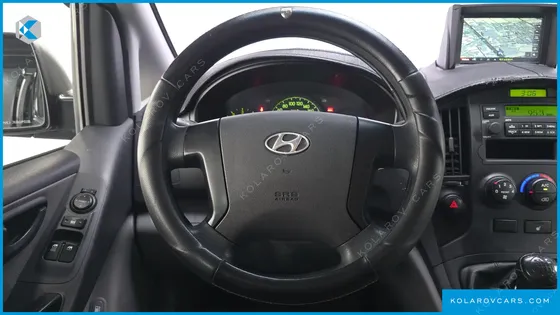 HYUNDAI STAREX 5-SEATER VAN