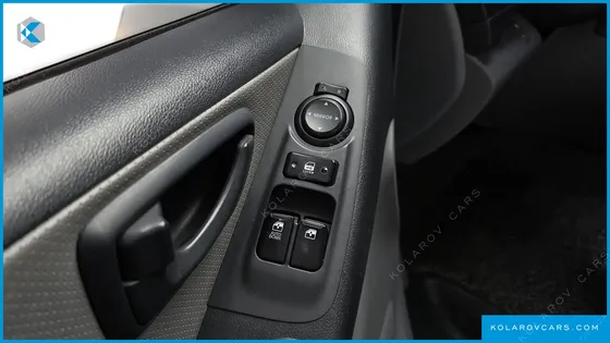 HYUNDAI STAREX 5-SEATER VAN