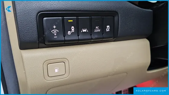 KIA CARNIVAL GASOLINE 7-SEATER LIMOUSINE