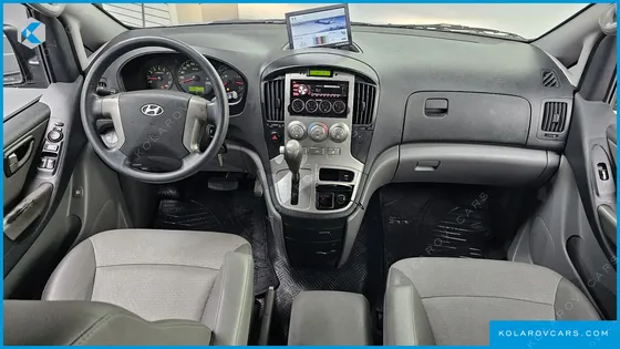 HYUNDAI STAREX 5-SEATER LPI VAN