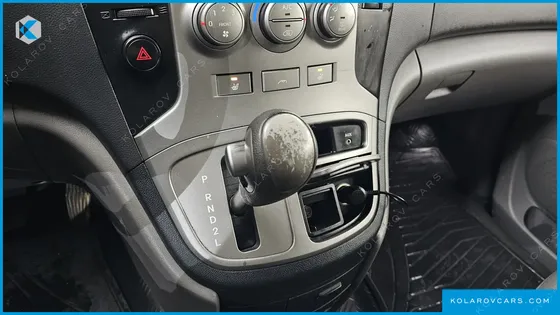 HYUNDAI STAREX 5-SEATER LPI VAN