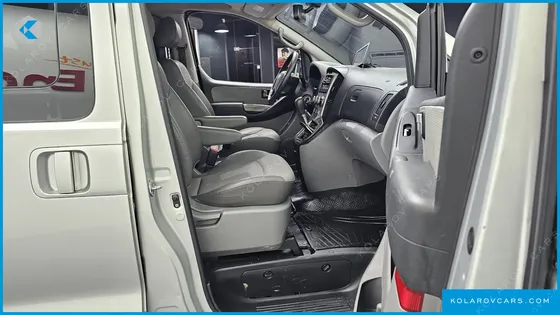 HYUNDAI STAREX 5-SEATER LPI VAN