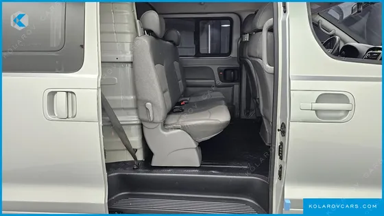 HYUNDAI STAREX 5-SEATER LPI VAN