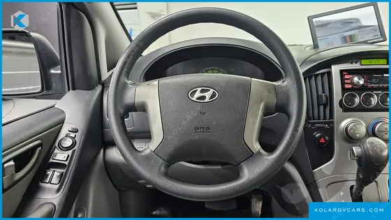 HYUNDAI STAREX 5-SEATER LPI VAN