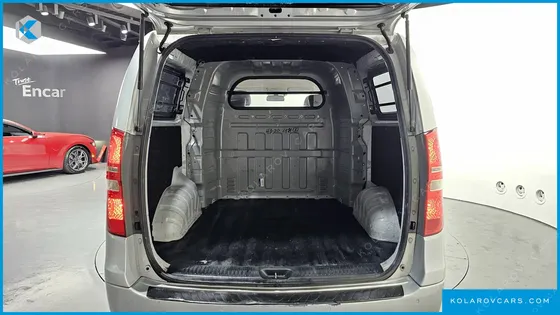 HYUNDAI STAREX 5-SEATER LPI VAN