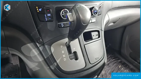 HYUNDAI STAREX 12-SEATER WAGON