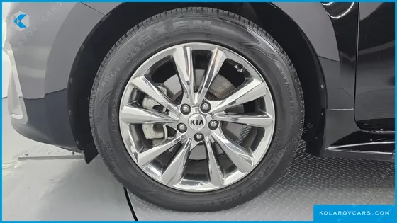 KIA CARNIVAL 9-SEATER LUXURY