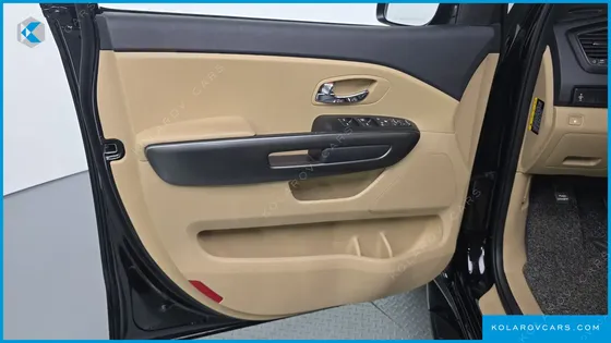 KIA CARNIVAL 9-SEATER LUXURY
