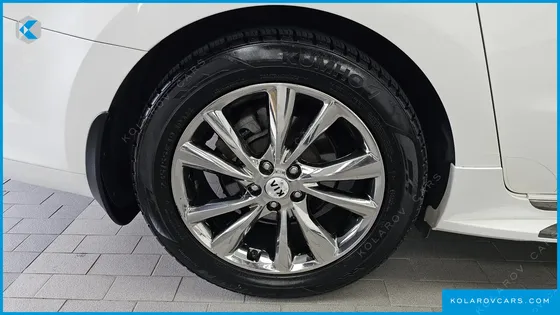 KIA CARNIVAL 9-SEATER NOBLESSE SPECIAL