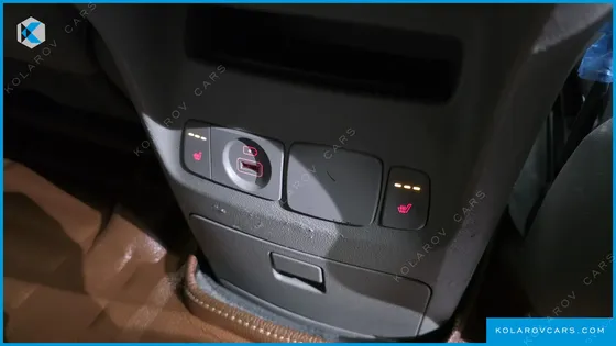 KIA CARNIVAL 9-SEATER PRSTIGE