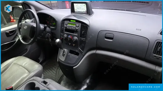 HYUNDAI STAREX 3-SEATER VAN