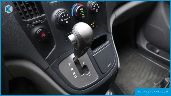 HYUNDAI STAREX 3-SEATER VAN
