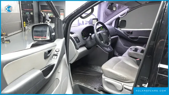 HYUNDAI STAREX 3-SEATER VAN