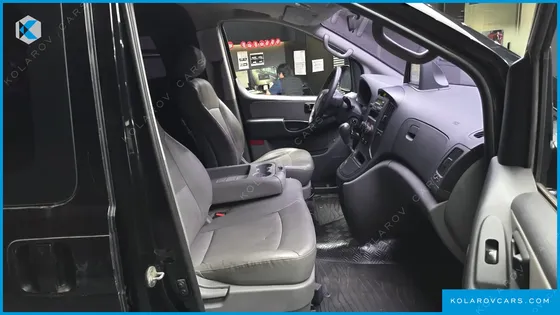 HYUNDAI STAREX 3-SEATER VAN