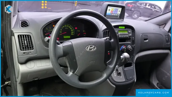 HYUNDAI STAREX 3-SEATER VAN