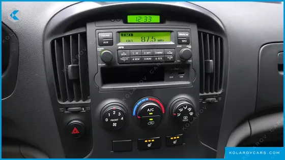 HYUNDAI STAREX 3-SEATER VAN