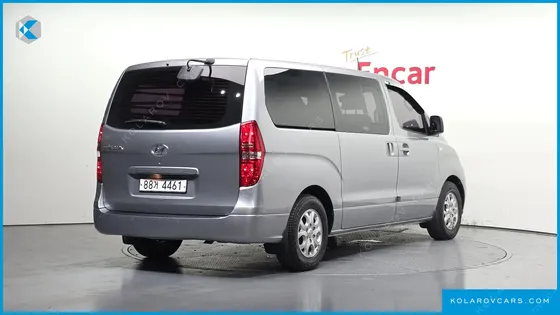 HYUNDAI STAREX 5-SEATER VAN