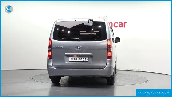 HYUNDAI STAREX 5-SEATER VAN