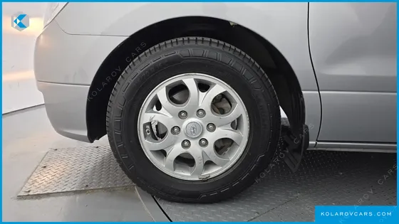 HYUNDAI STAREX 5-SEATER VAN