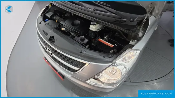 HYUNDAI STAREX 5-SEATER VAN