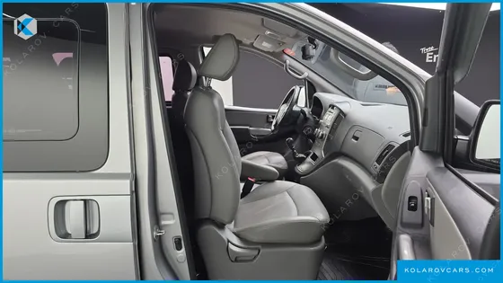 HYUNDAI STAREX 5-SEATER VAN