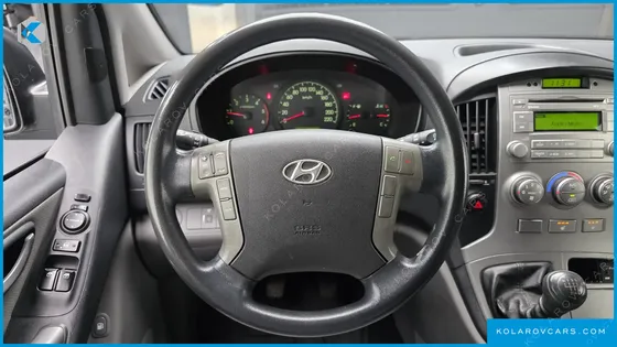 HYUNDAI STAREX 5-SEATER VAN