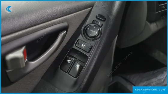 HYUNDAI STAREX 5-SEATER VAN