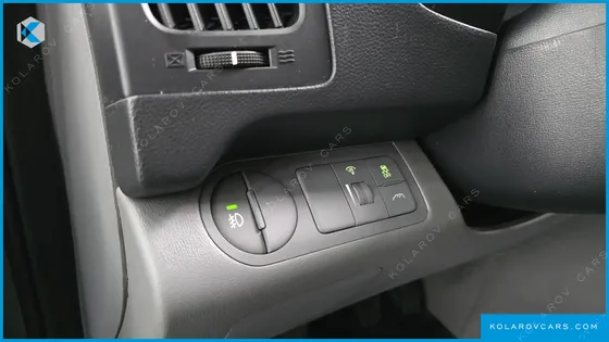 HYUNDAI STAREX 5-SEATER VAN
