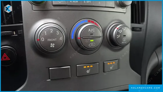 HYUNDAI STAREX 5-SEATER VAN