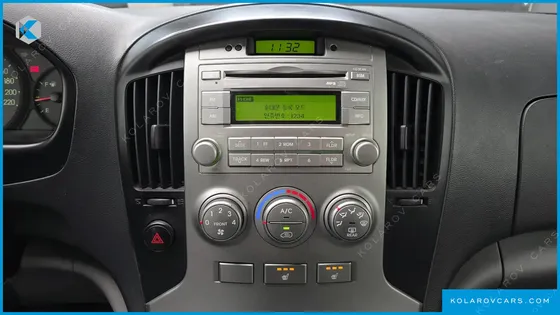 HYUNDAI STAREX 5-SEATER VAN